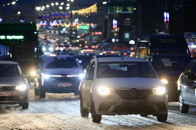 Снегопад парализовал Челябинск пробками