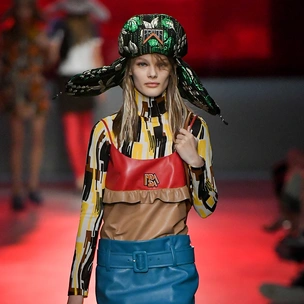 «Не надо много слов, это несерьезная коллекция»: чем запомнится показ Prada Resort 2019