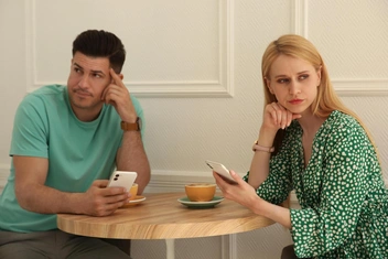 Тест: Гостинг, газлайтинг, бредкрамбинг — сталкивались ли вы с токсичным поведением?