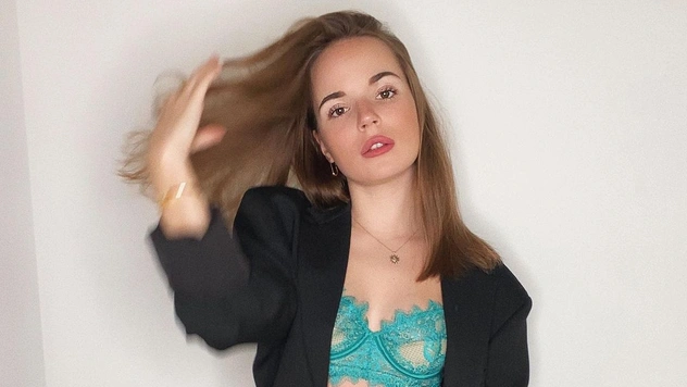 Саша Спилберг — блогер, актриса и просто красавица. Смотрим горячие фото в день рождения