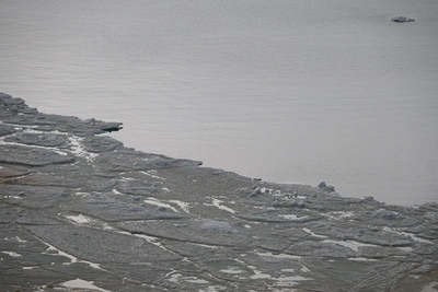 Выход на лед во Владивостоке может унести в море