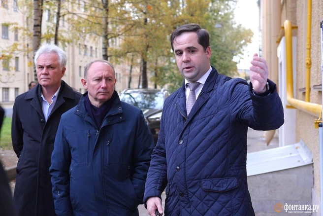 депутаты Владимир Носов, Александр Ходосок и врио ФКР Леонид Вишневский | Источник: Дарья Драй / «Фонтанка.ру»