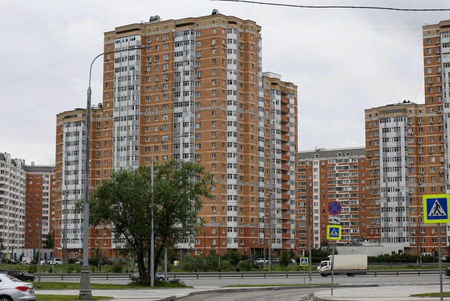 А эти дома родом из двухтысячных | Источник: Артем Устюжанин / MSK1.RU