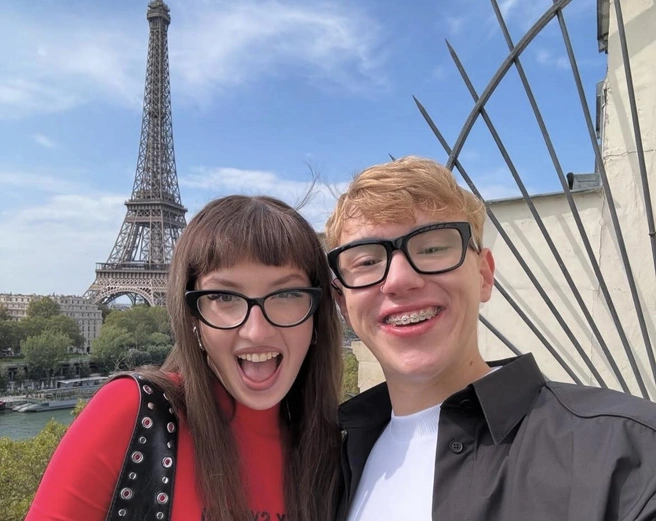 Лиза и Саша — юные и тогда еще счастливые | Источник: teslond / Instagram (Деятельность запрещена на территории РФ)