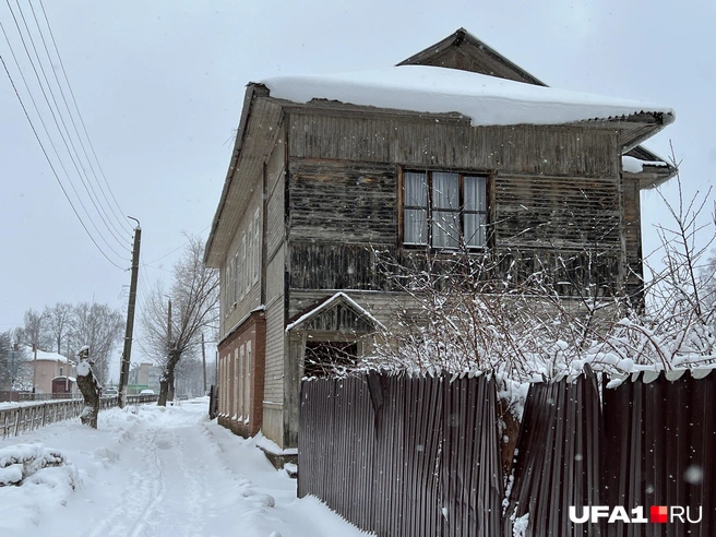 У всех этих городов одна общая проблема — снег на крышах никто не чистит | Источник: Андрей Бирюков / UFA1.RU