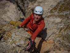 Тело российской альпинистки Натальи Оленевой нашли в расщелине в Непале