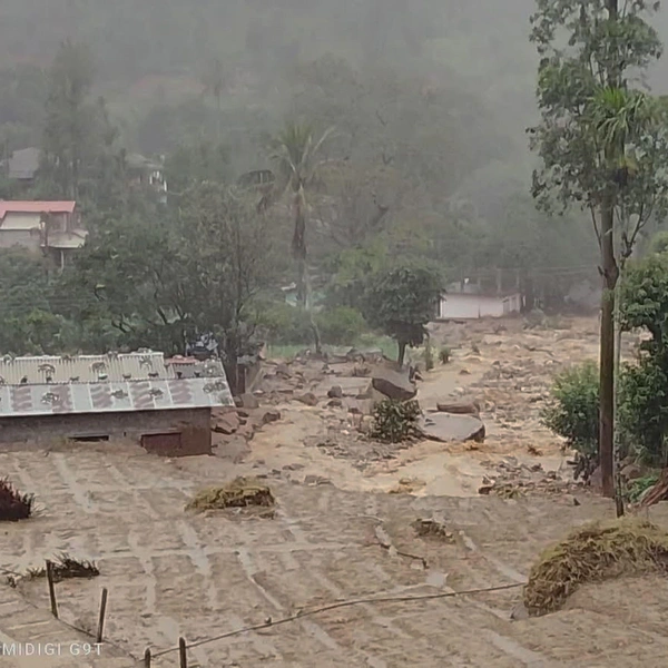 «Бассейны превратились в болота»: что сейчас происходит в затопленной Шри-Ланке — 9 фото