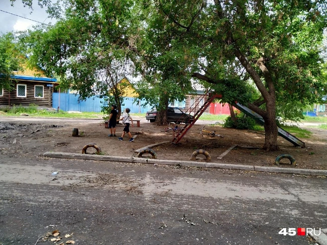 Во дворе ничто не напоминает об утреннем ЧП | Источник: Анна Лебедева