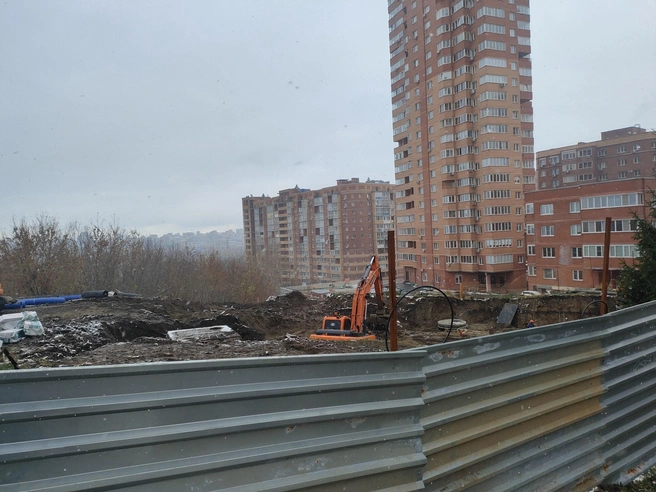 Место работ полностью огорожено | Источник: Нина Раневская / NGS.RU