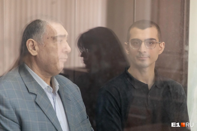 Шахин Шыхлински и его сын Мутвалы | Источник: Владислав Лоншаков / E1.RU