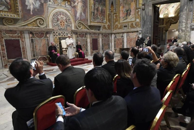 Собравшиеся не ожидали, что аудиенция продлится так долго | Источник: Vatican.va