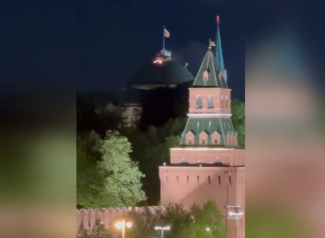 Момент удара беспилотников по Кремлю попал на видео | ya62.ru