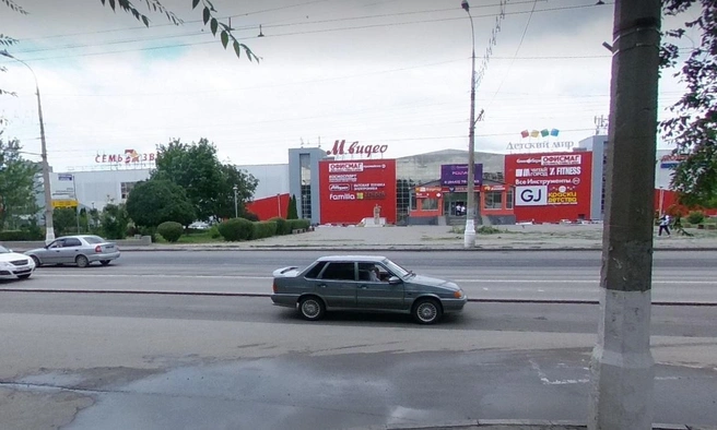 Посетители уверяют — в ТРЦ объявили тревогу и попросили покинуть помещения | Источник: «Яндекс.Карты»
