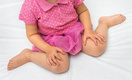 Почему ребенок часто сидит как лягушка: врач объясняет, чем опасна W-поза для детей