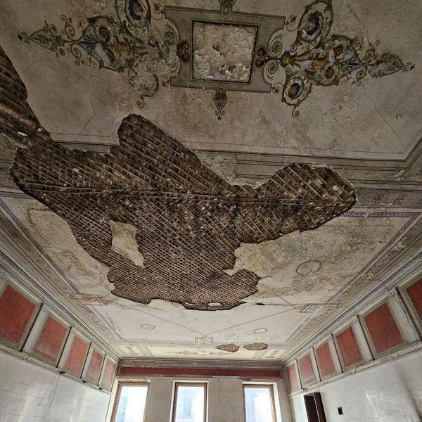 Помпейский зал дома Брюллова до реставрации | Источник: БС АРТ ДЕВ