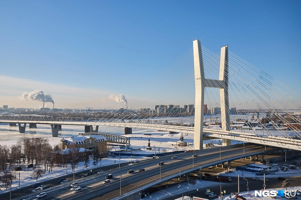 Горожане уже не верили, что мост откроют | Источник: Александр Ощепков / NGS.RU