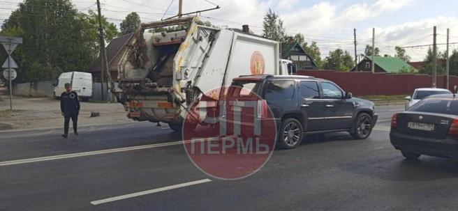 На фото очевидцев виден Cadillac, но не видны повреждения | Источник: ЧП Пермь | новости / Telegram