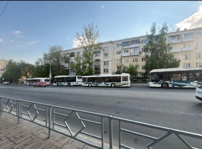 Во время тревоги общественный транспорт должен встать, а это усложняет путь на работу | Источник: «Подслушано Самара» / T.me