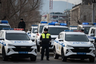 Police and rescuers save schoolboy from Vladivostok building ledge