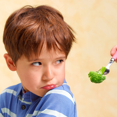 Как приучить ребенка есть овощи и фрукты: научный способ