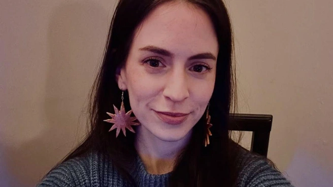 Джемма Стайлз тепло обняла актрису на площадке. | Источник: @gemmastyles/INSTAGRAM