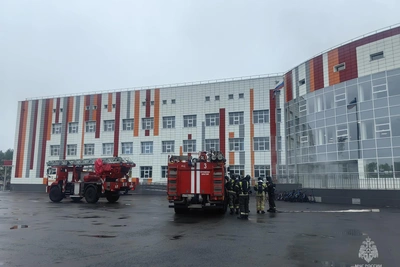 Учение пожарных в новой школе №40: эвакуация 10 человек