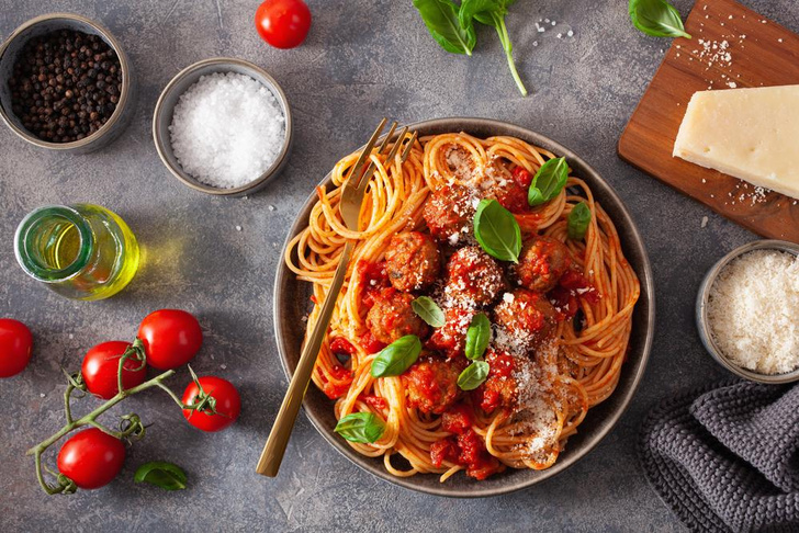 Спагетти с фрикадельками и томатным соусом: герои мультфильма «Леди и Бродяга» рекомендуют