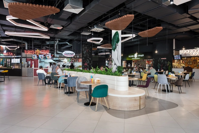 Стильное пространство со вкусной едой и развлекательной программой | Источник: KLP