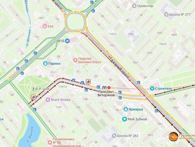 В 14:00 затруднено движение на бульваре Новаторов в обе стороны и на Дачном проспекте в сторону КАД | Источник: Яндекс.Карты