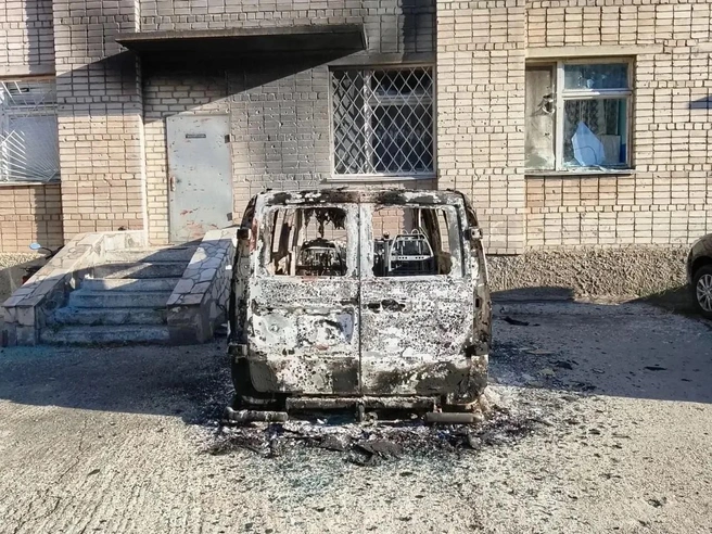 Последствия удара ВСУ по парковке у роддома в Энергодаре в ночь на 31 мая | Источник: Евгений Балицкий / max.ru