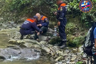 Спасатели эвакуировали туристов с Агурских водопадов