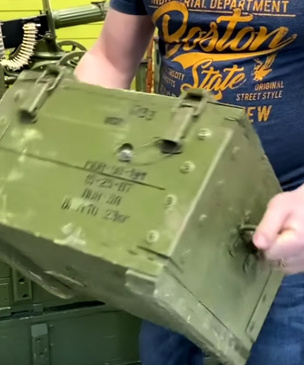 Вскрытие ящика с советской осколочной миной МОН-90 (видео)