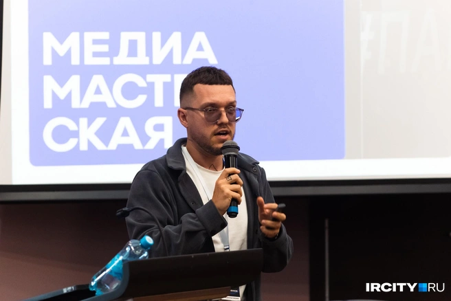 Выступление Фрольченкова было очень ироничным, но информативным | Источник: Даниил Конин / «ИрСити»