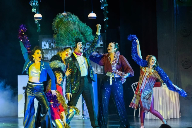 Спектакль «Танцуют все!» | Источник: пресс-служба Курганского театра драмы