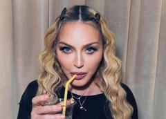 65-летняя Мадонна надела «детское» платье дочери и показала внушительное декольте