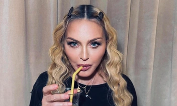 65-летняя Мадонна надела «детское» платье дочери и показала внушительное декольте