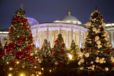 Новогодние украшения в московских больницах и поликлиниках