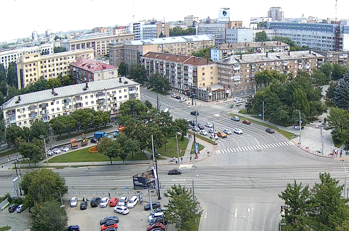 В центре Челябинска ограничили движение из-за коммунальной аварии
