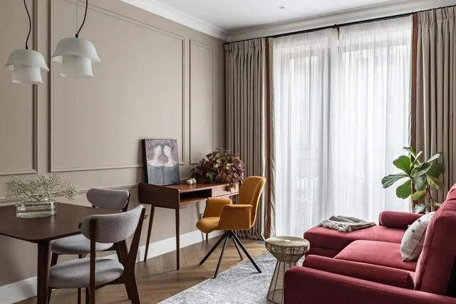 Дизайны под дерево и камень не выходят из моды&nbsp;— интерьер остается актуальным даже спустя десятилетия | Источник: Fargo 