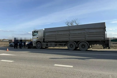 На Ставрополье женщина-водитель погибла, не уступив КАМАЗу