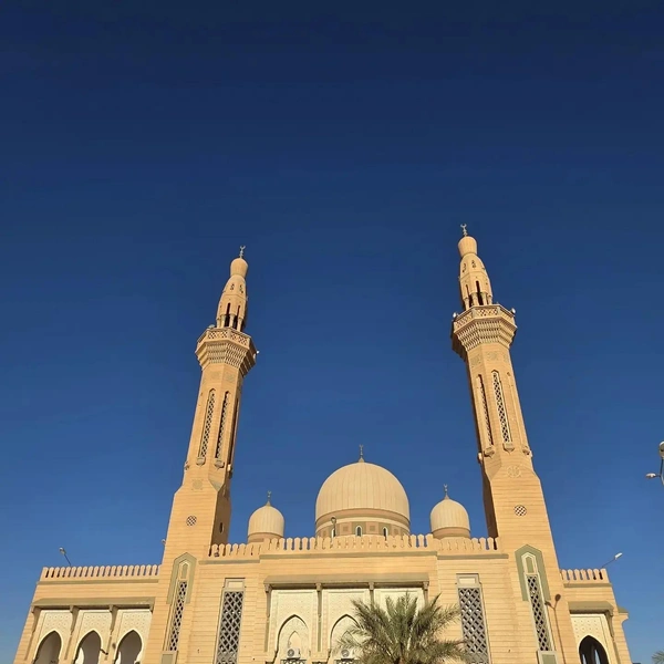 «Городок хоббитов» и подземный дом на 8 семей в пустыне: россиянин рассказал, зачем стоит лететь в Ливию