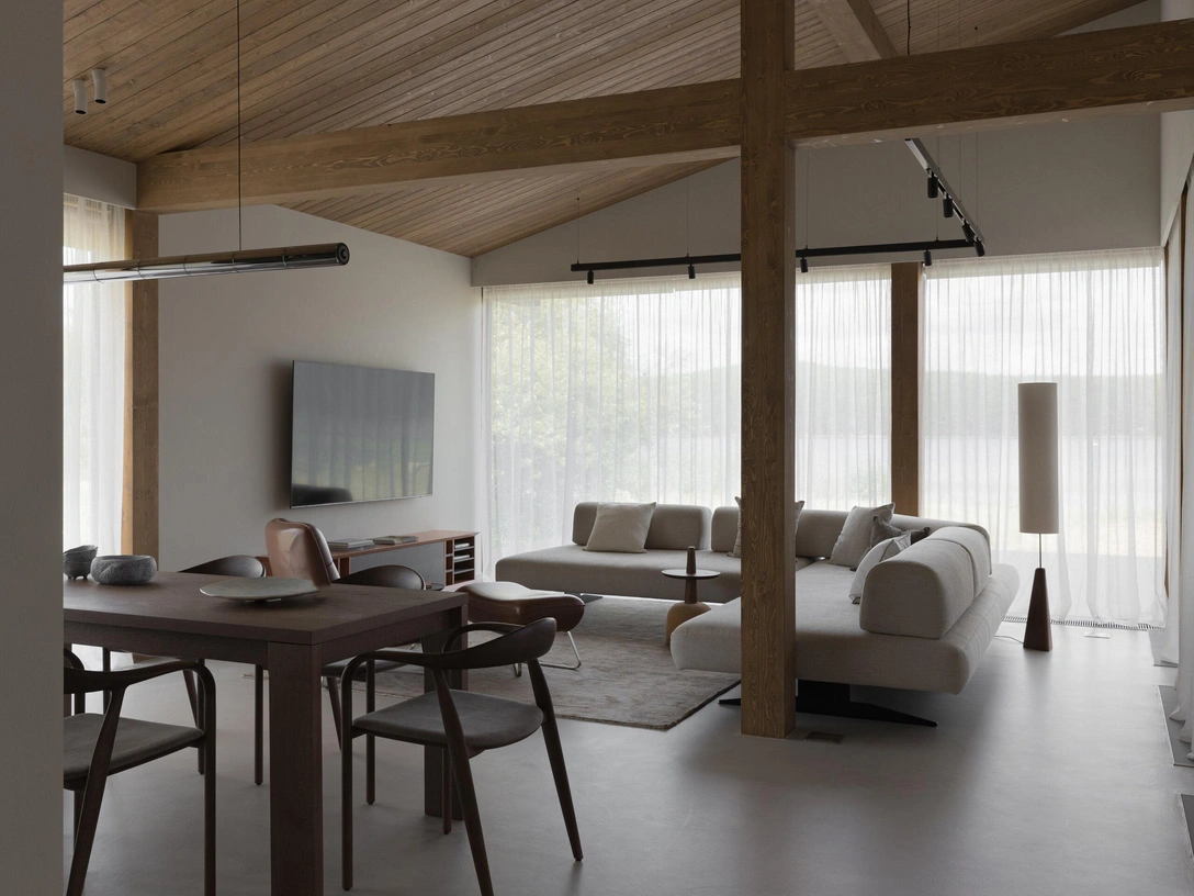 Бельгийский минимализм: дом 200 м² под Екатеринбургом у озера | Источник: Елизавета Гуровская. Стиль: Ирина Чертихина