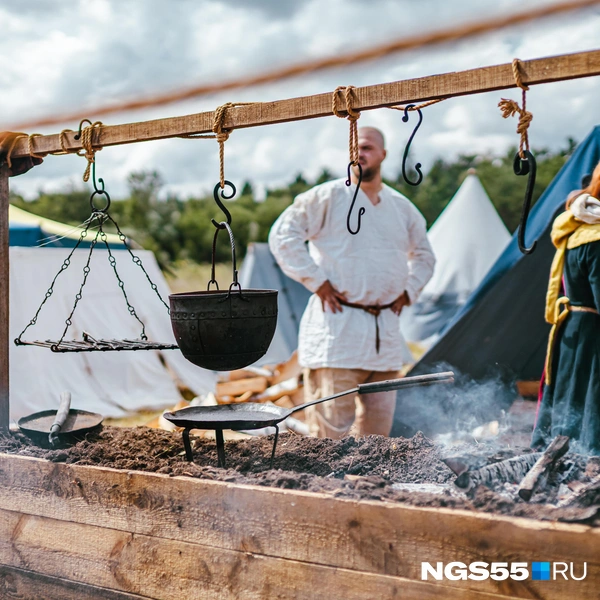 Приготовление рыцарской каши | Источник: Кирилл Башинский / NGS55.RU