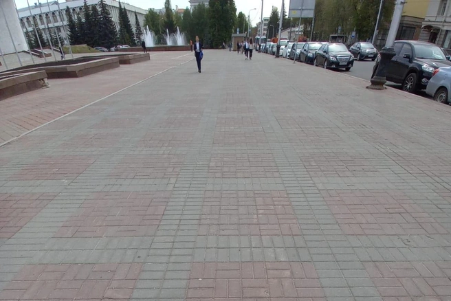 Участок, где поменять брусчатку только предстоит | Источник: читатель UFA1.RU