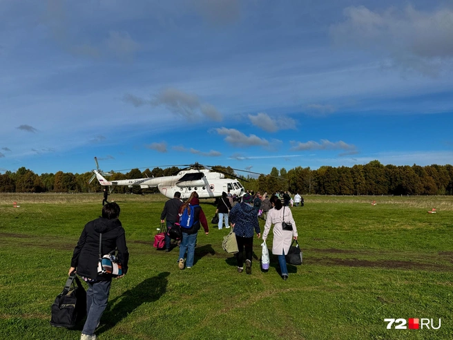 Жители говорят, что часто бывает так: билетов на вертолет хватает не всем. Они писали обращения в прокуратуру, результата это не принесло | Источник: Анастасия Малышкина / 72.RU