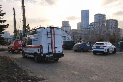 Спецслужбы ищут автомобиль в затоне Новинки в Москве