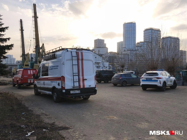 В Москве водолазы обследуют дно в поисках машины | Источник: Михаил Мечев / MSK1.RU