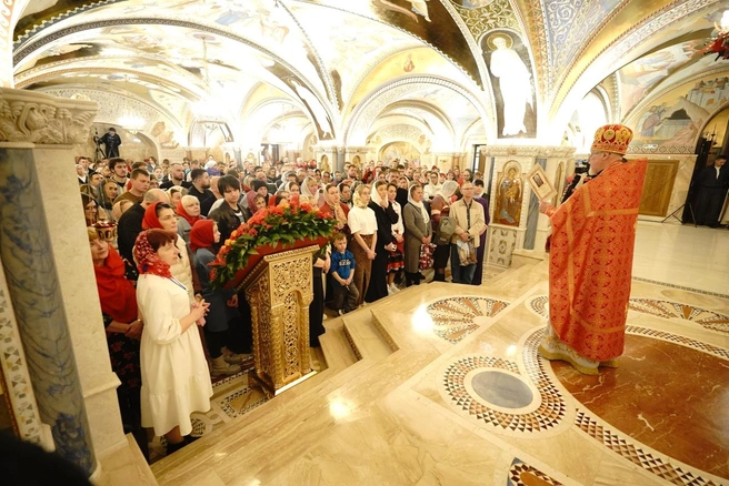 Ночную литургию в кафедральном соборе провел митрополит Челябинский и Миасский Алексий | Источник: Челябинская митрополия / Vk.com