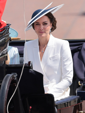 Гардероб леди: все наряды герцогини Кейт на Платиновом юбилее Королевы