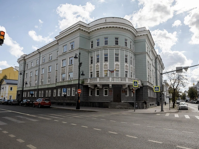 В эффектном здании № 11/9 расположено Министерство здравоохранения Ярославской области | Источник: Александр Куренной / 76.RU
